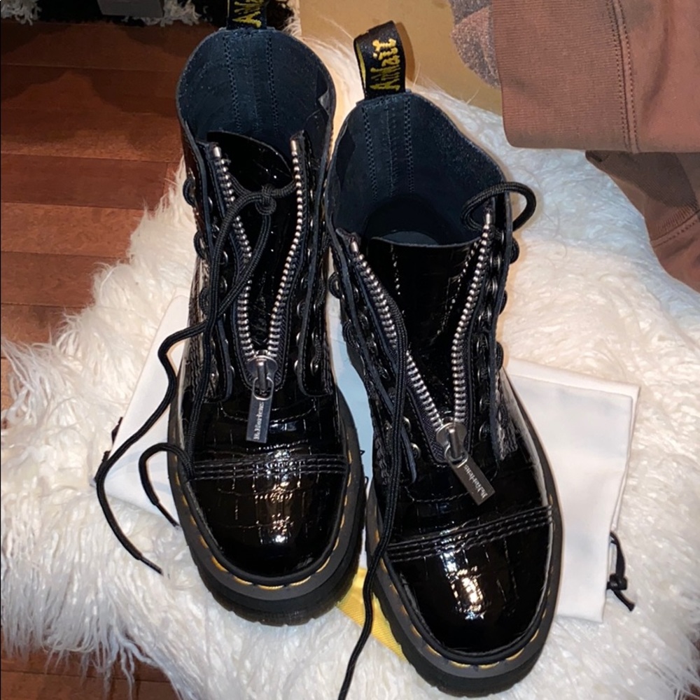 DR MARTINS SINCLAIR BOOT SIZE 7